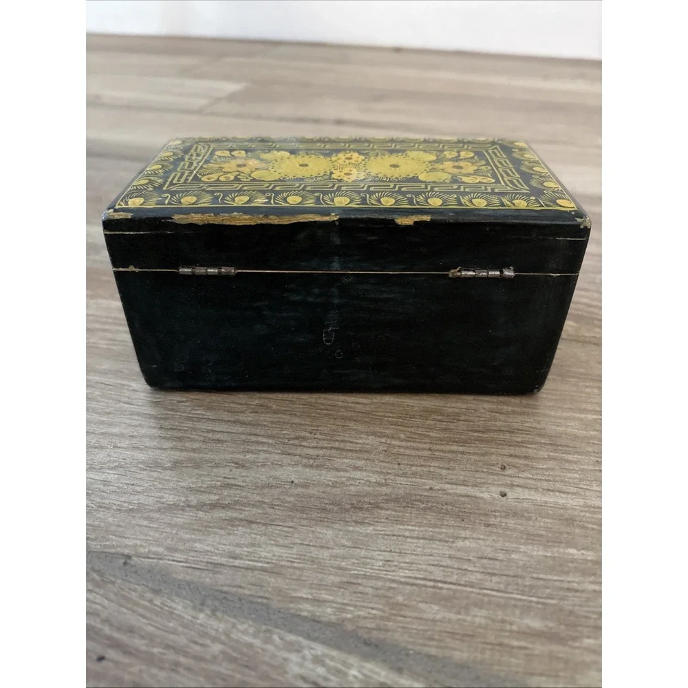 Vintage Hand Carved Lacquer Box, Olinala Mexico‎ - Flowers & Foliage